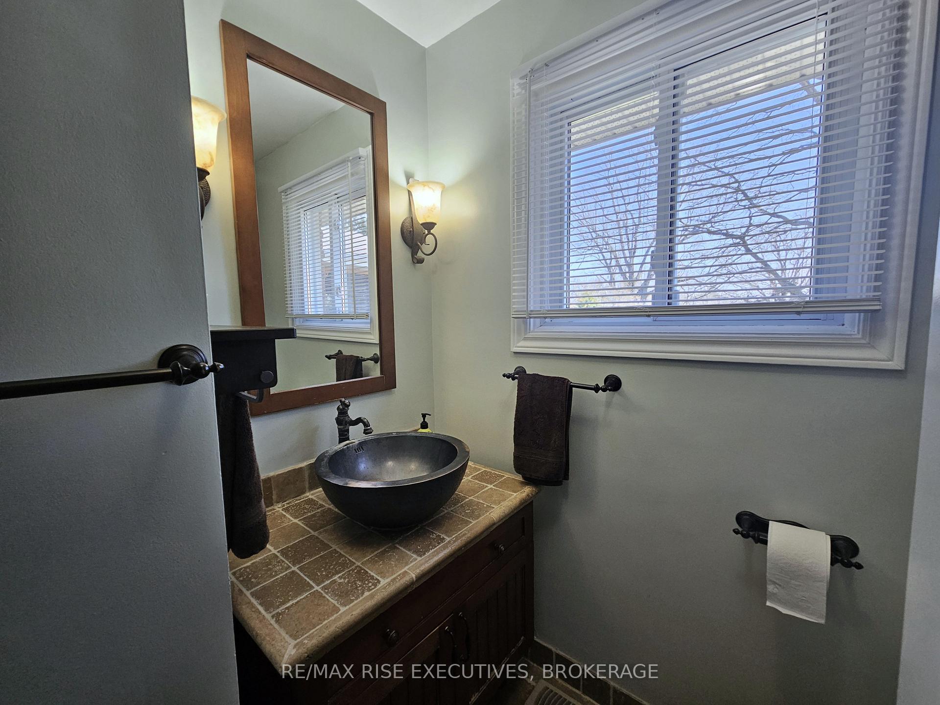 Photo 13 of 2502 Leeman Road, Kingston, City North of 401 — HOMEH