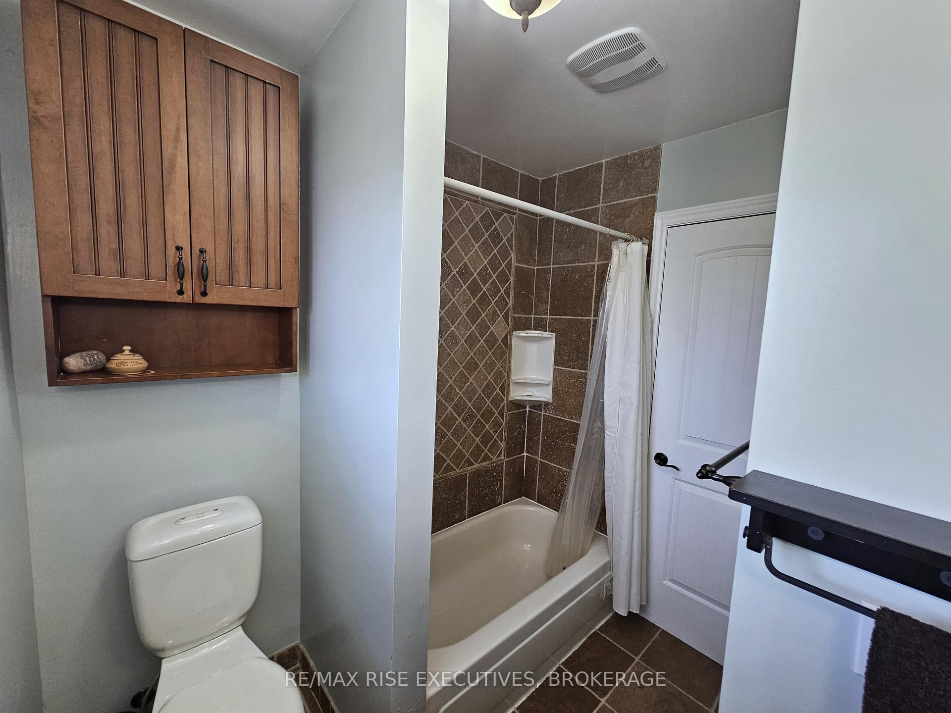 Photo 14 of 2502 Leeman Road, Kingston, City North of 401 — HOMEH