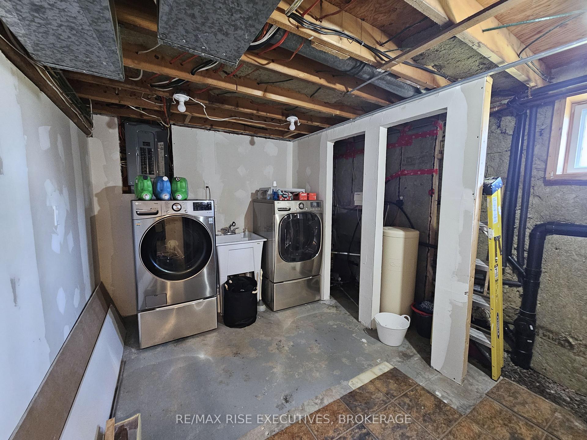 Photo 20 of 2502 Leeman Road, Kingston, City North of 401 — HOMEH