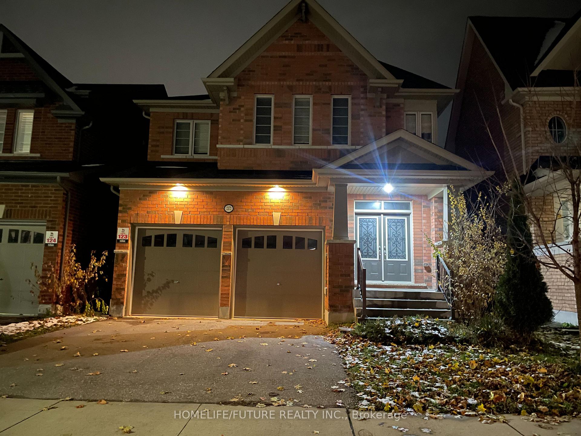 Front of 2372 Equestrian Crescent