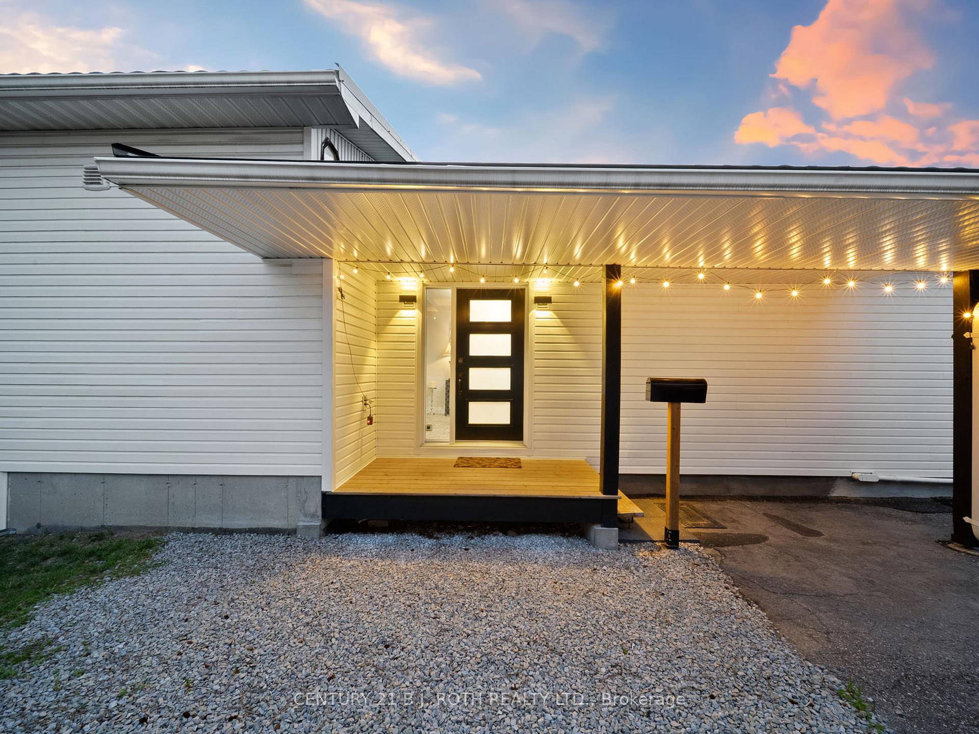 Photo 3 of 445 Peter Street N, Orillia — HOMEH