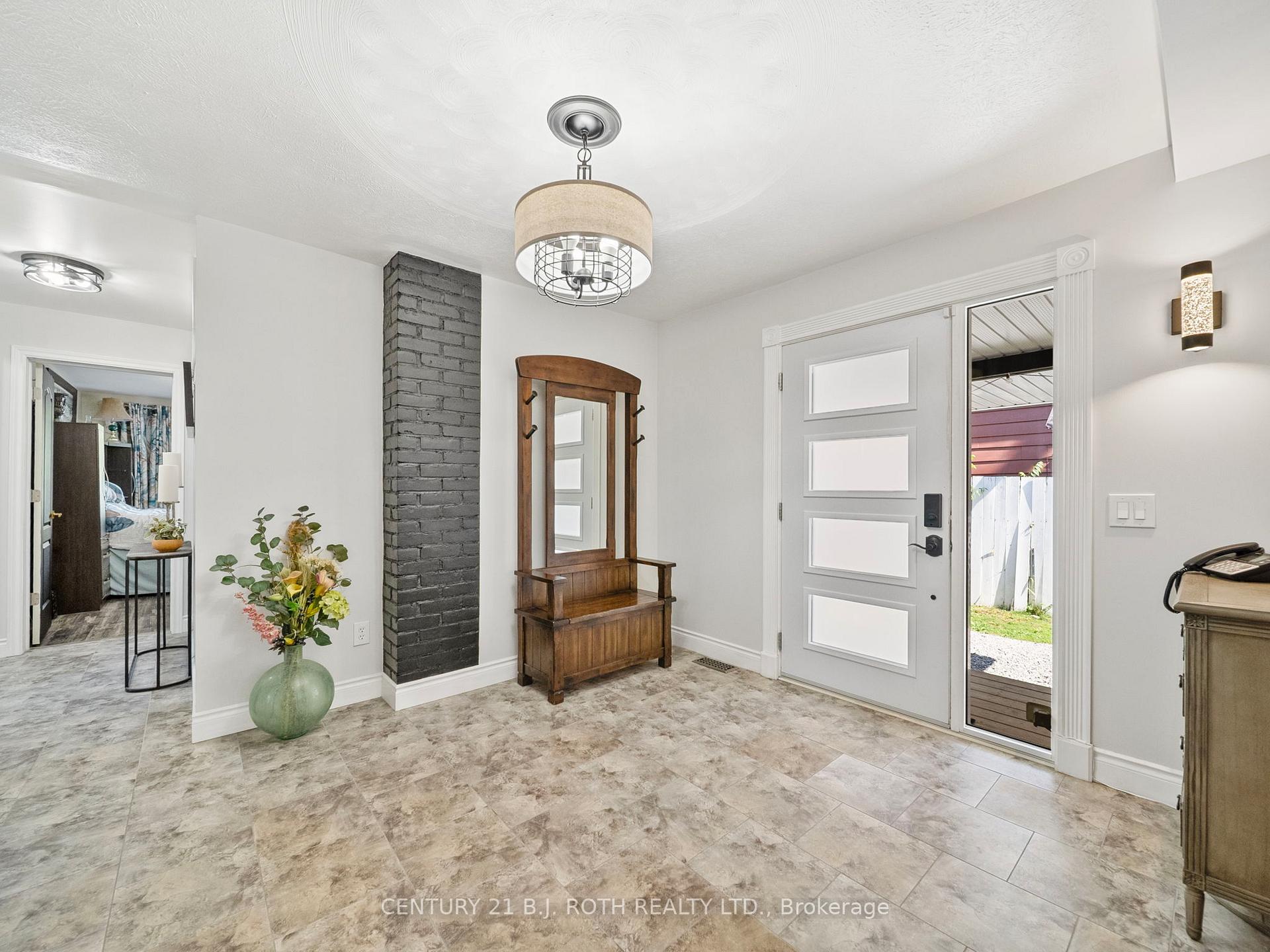 Photo 4 of 445 Peter Street N, Orillia — HOMEH