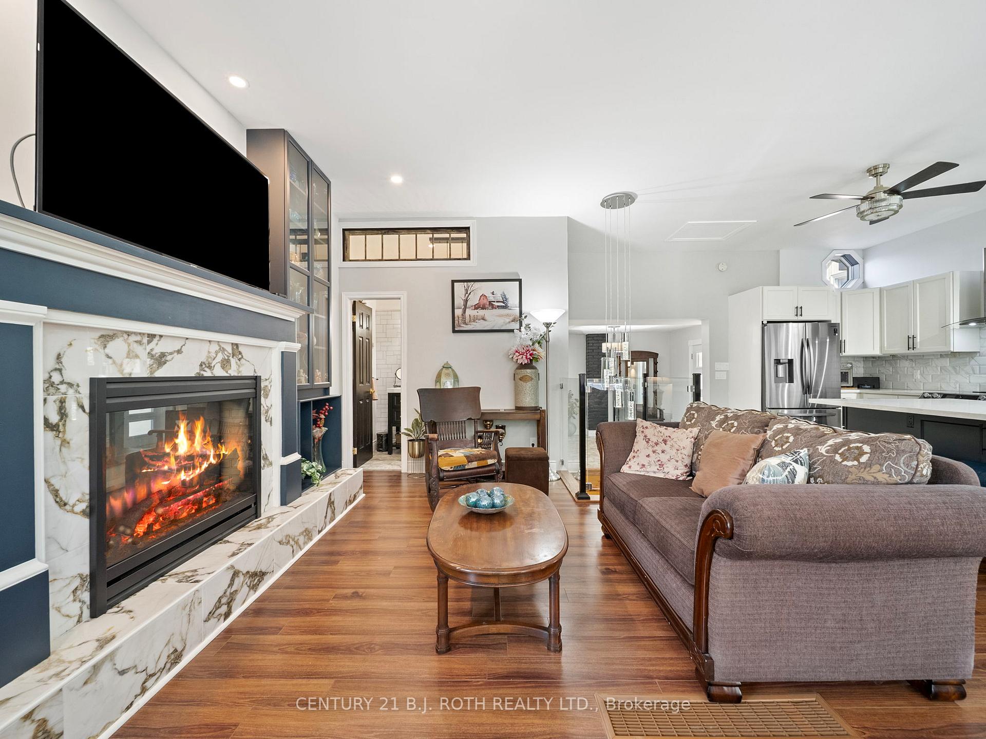 Photo 9 of 445 Peter Street N, Orillia — HOMEH
