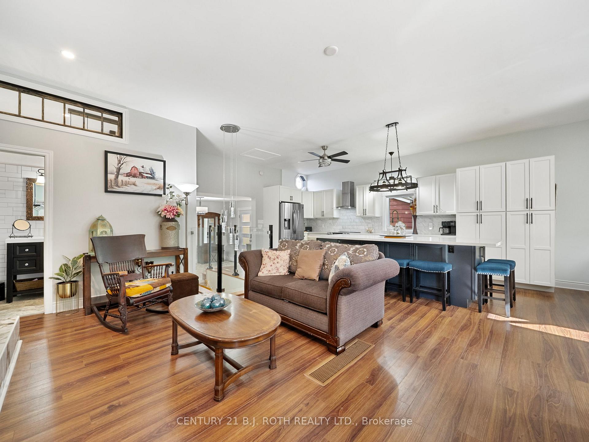 Photo 10 of 445 Peter Street N, Orillia — HOMEH