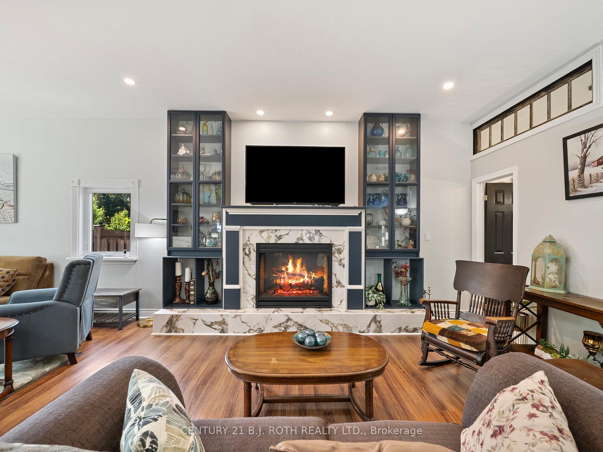 Photo 11 of 445 Peter Street N, Orillia — HOMEH