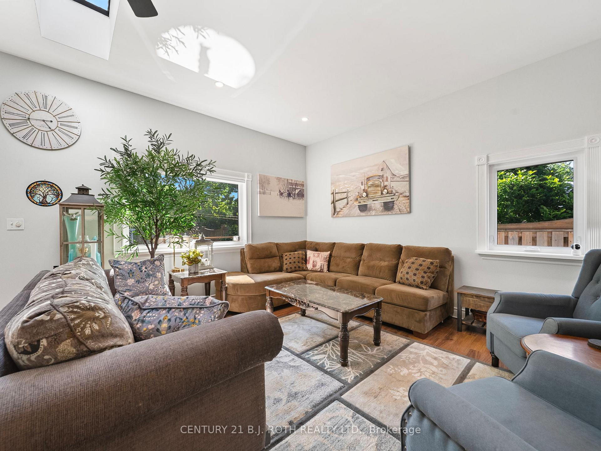 Photo 13 of 445 Peter Street N, Orillia — HOMEH