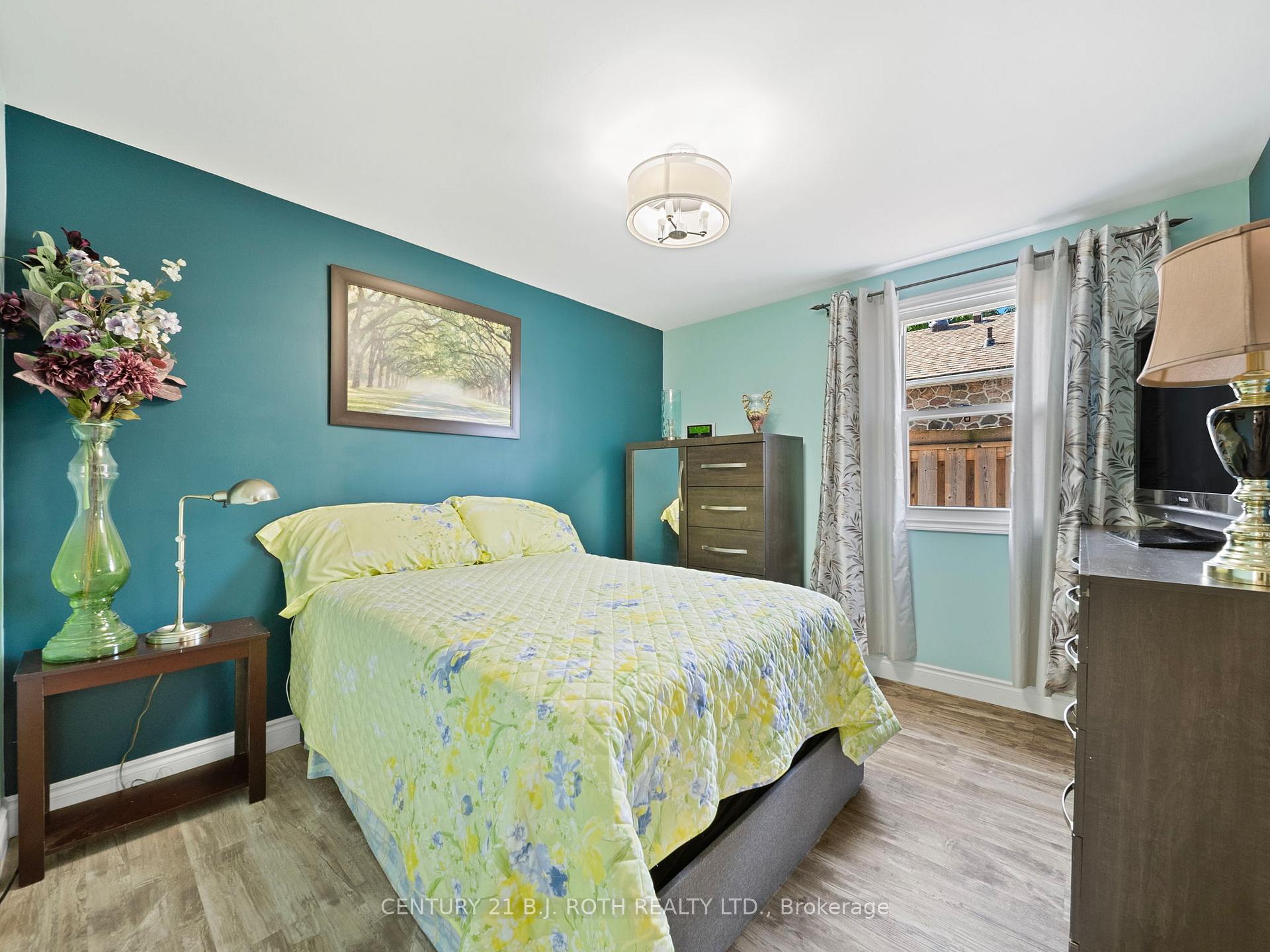 Photo 17 of 445 Peter Street N, Orillia — HOMEH