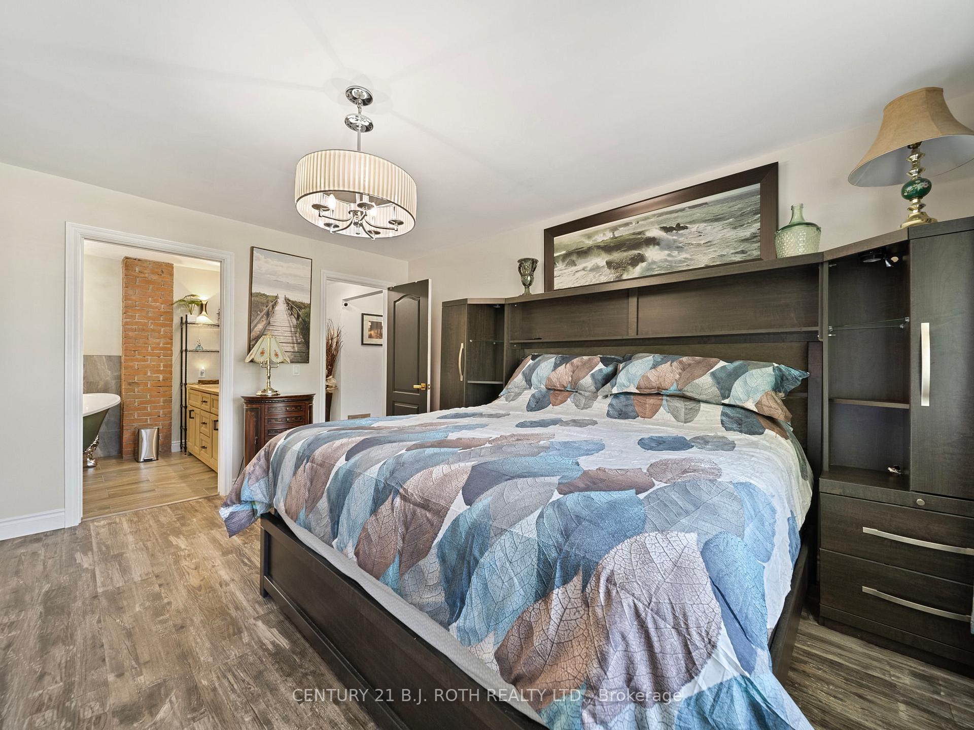 Photo 21 of 445 Peter Street N, Orillia — HOMEH