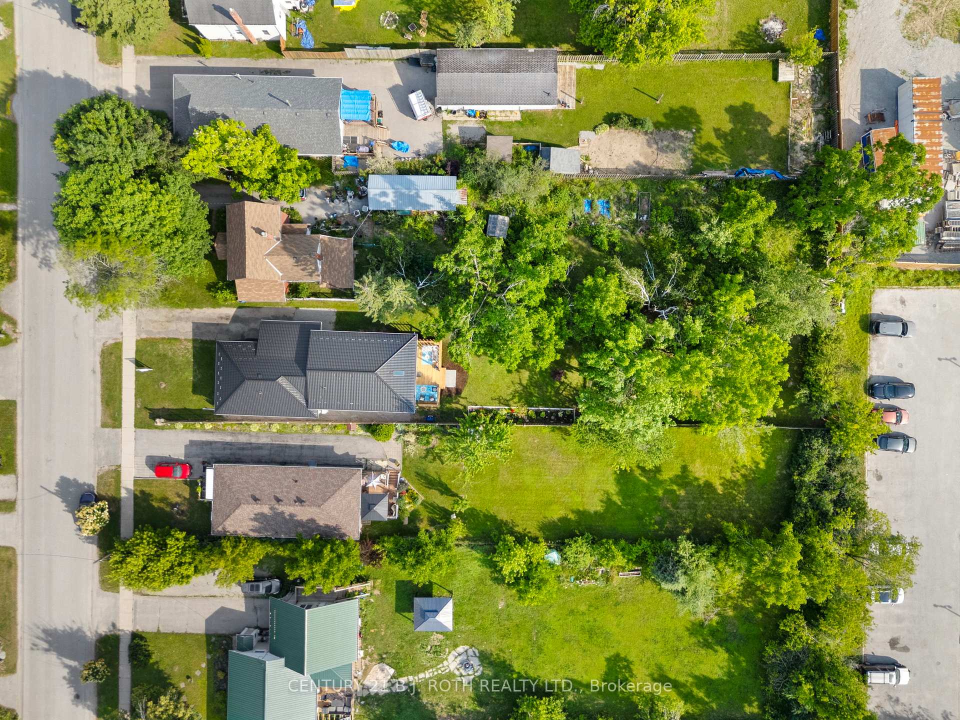 Photo 36 of 445 Peter Street N, Orillia — HOMEH