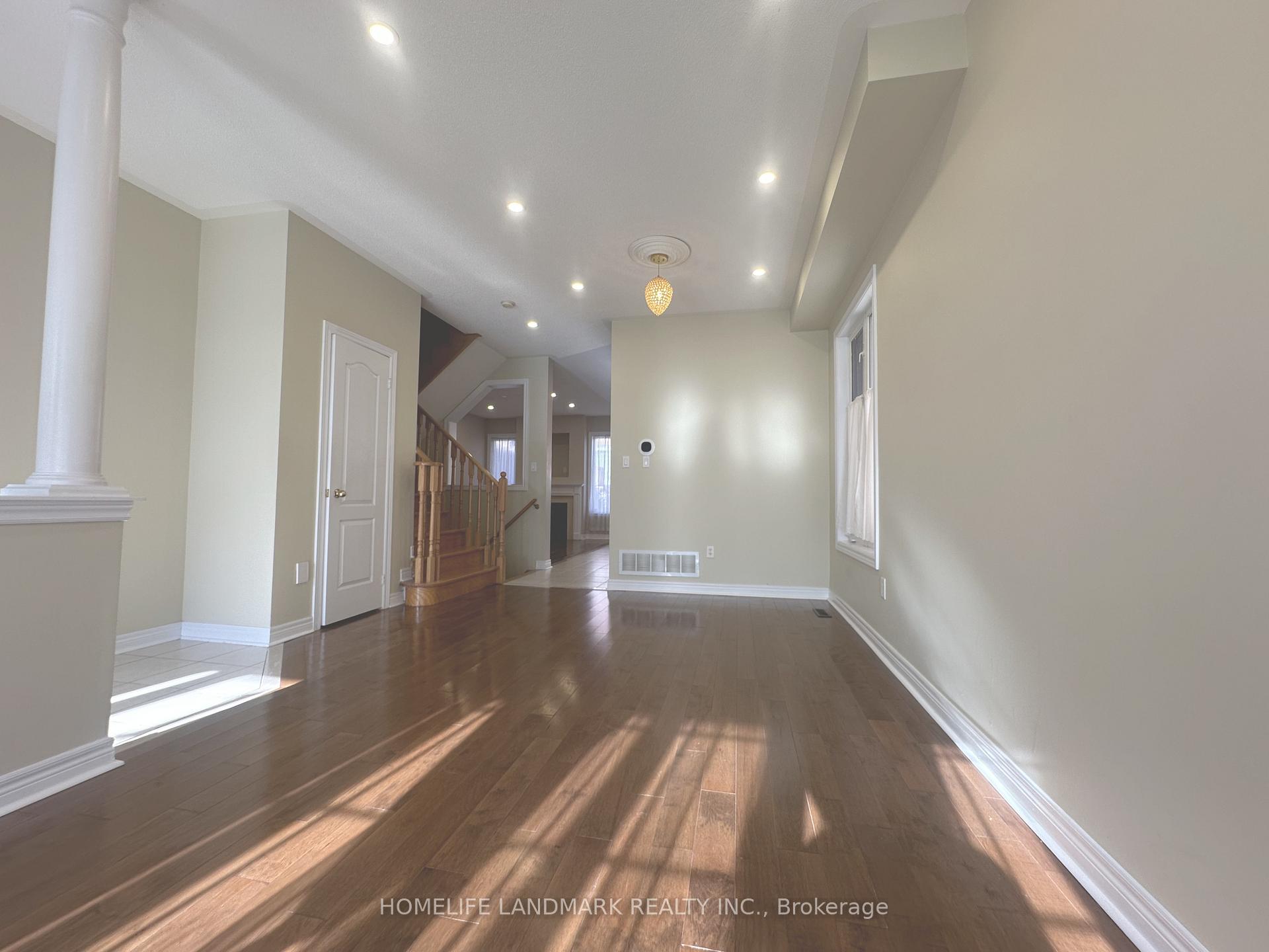 Photo 2 of 16 Sequoia Grove Drive, Markham, Victoria Manor-Jennings Gate — HOMEH