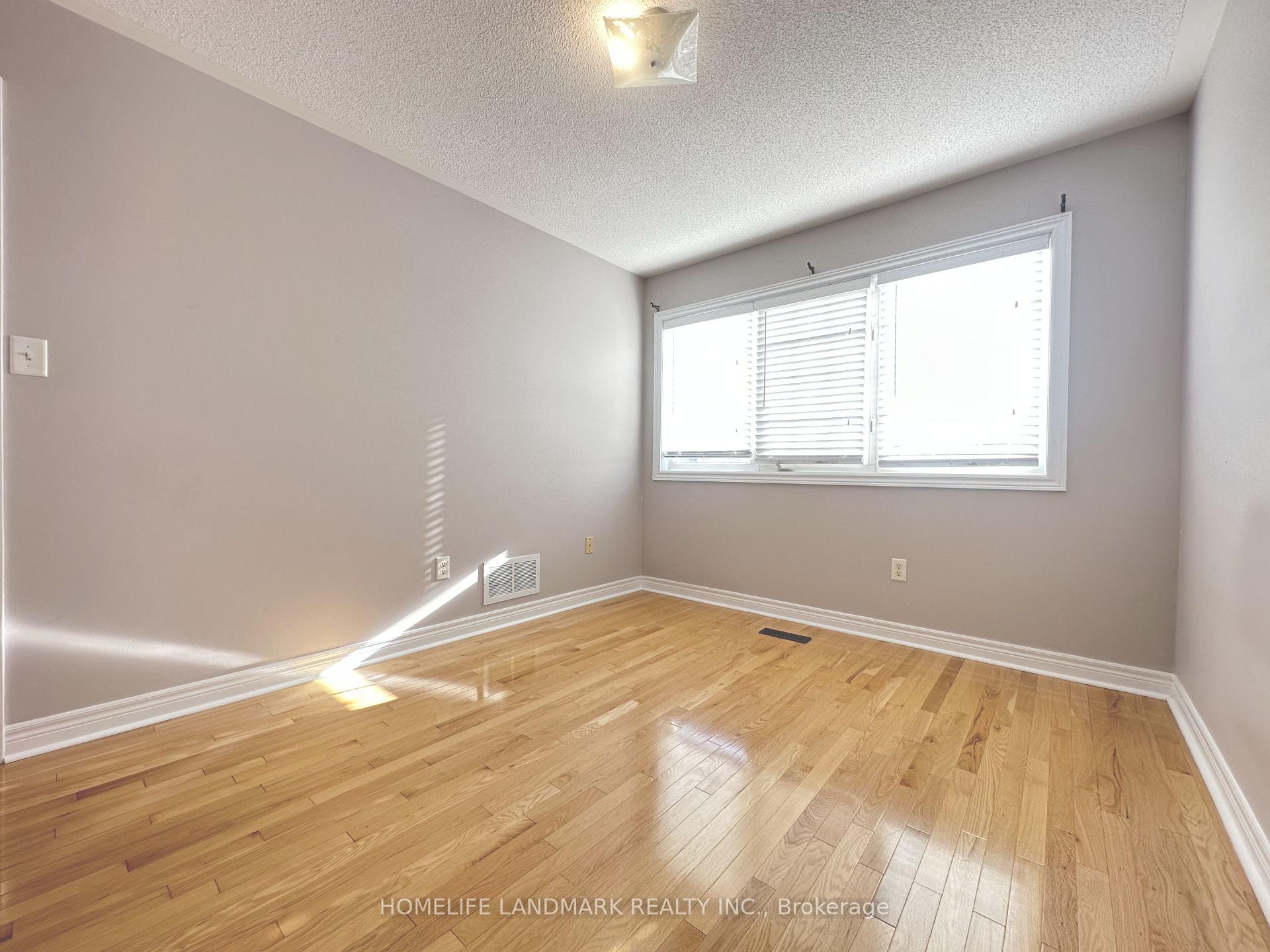 Photo 9 of 16 Sequoia Grove Drive, Markham, Victoria Manor-Jennings Gate — HOMEH