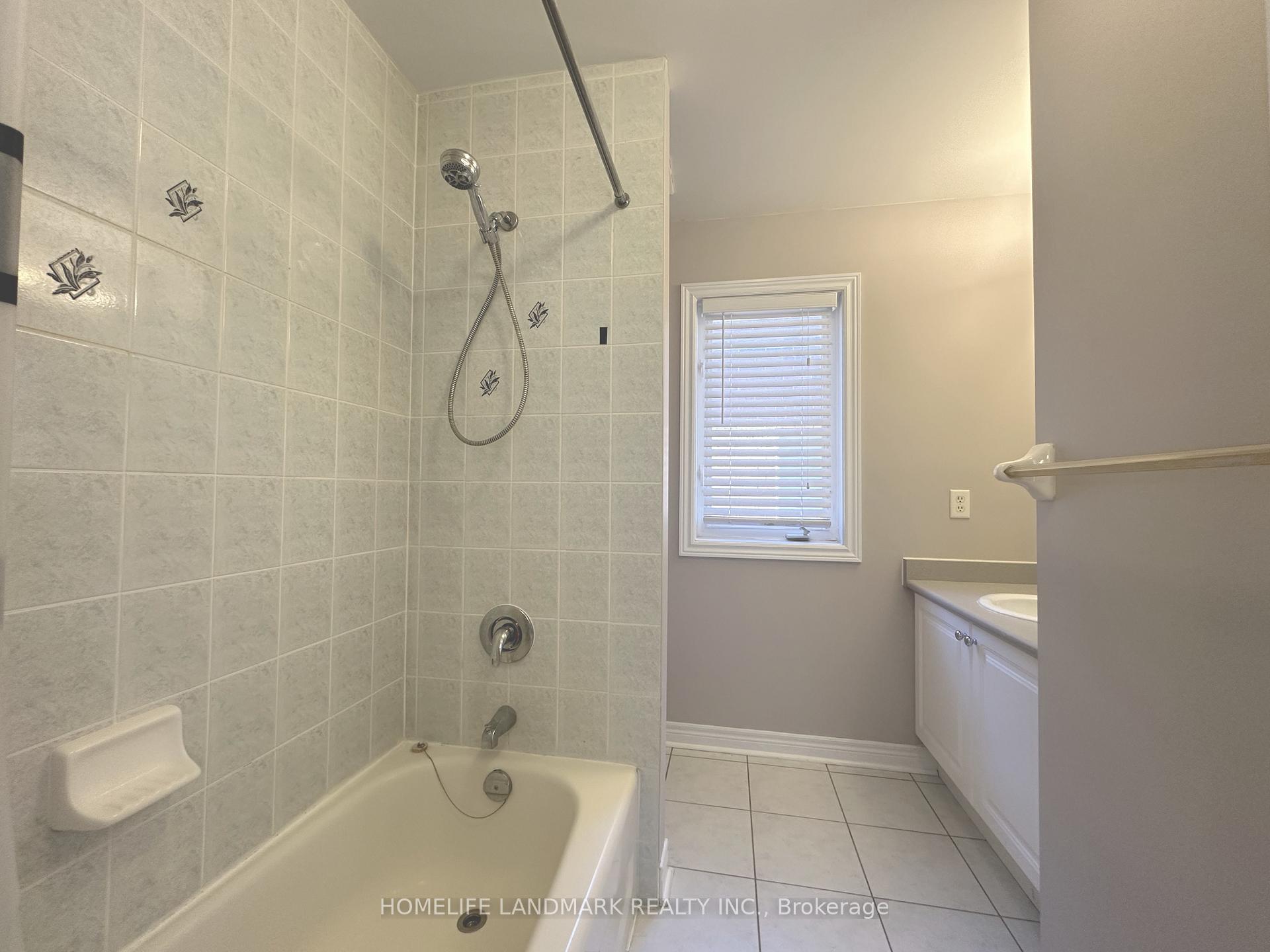 Photo 11 of 16 Sequoia Grove Drive, Markham, Victoria Manor-Jennings Gate — HOMEH