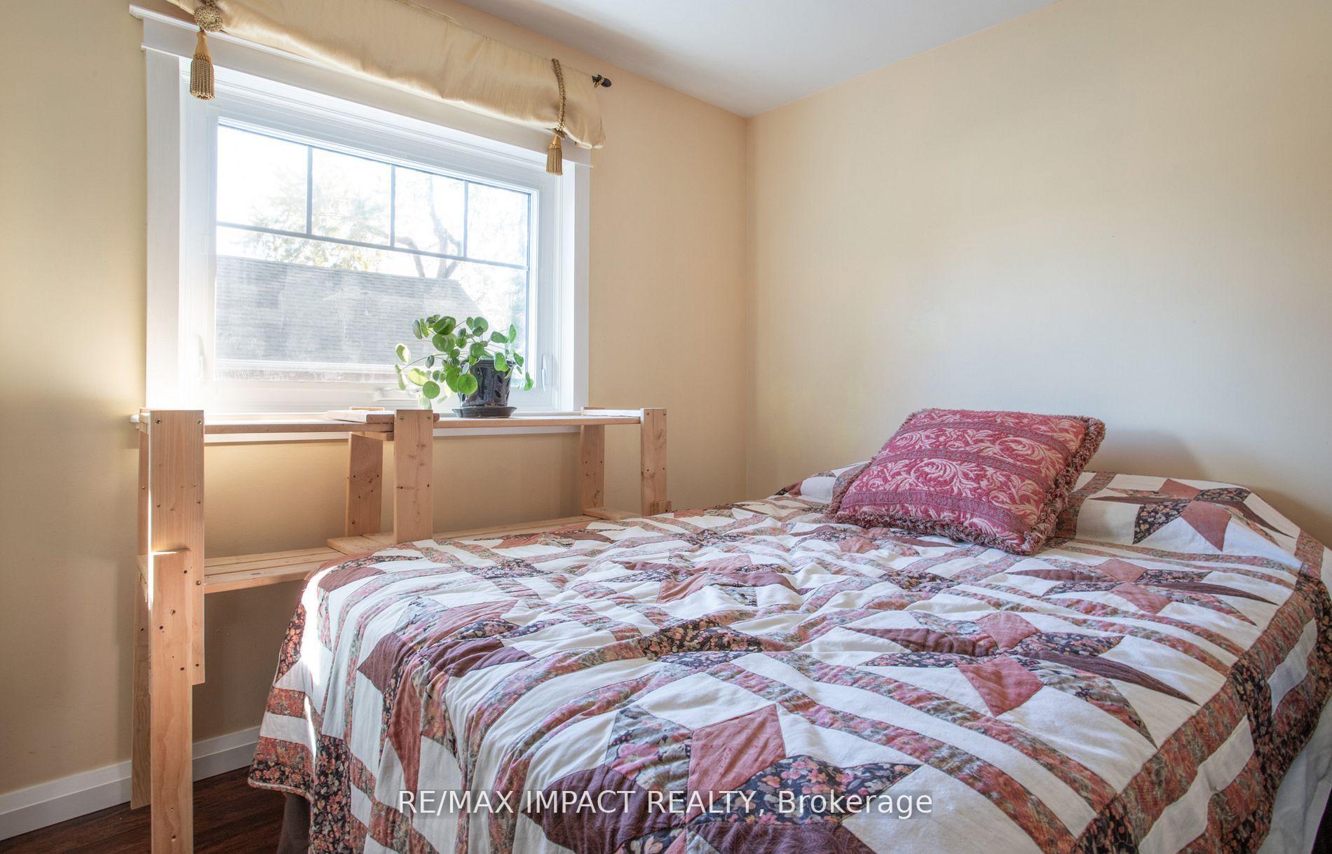 Photo 25 of 45 Burk Street, Oshawa, Vanier — HOMEH