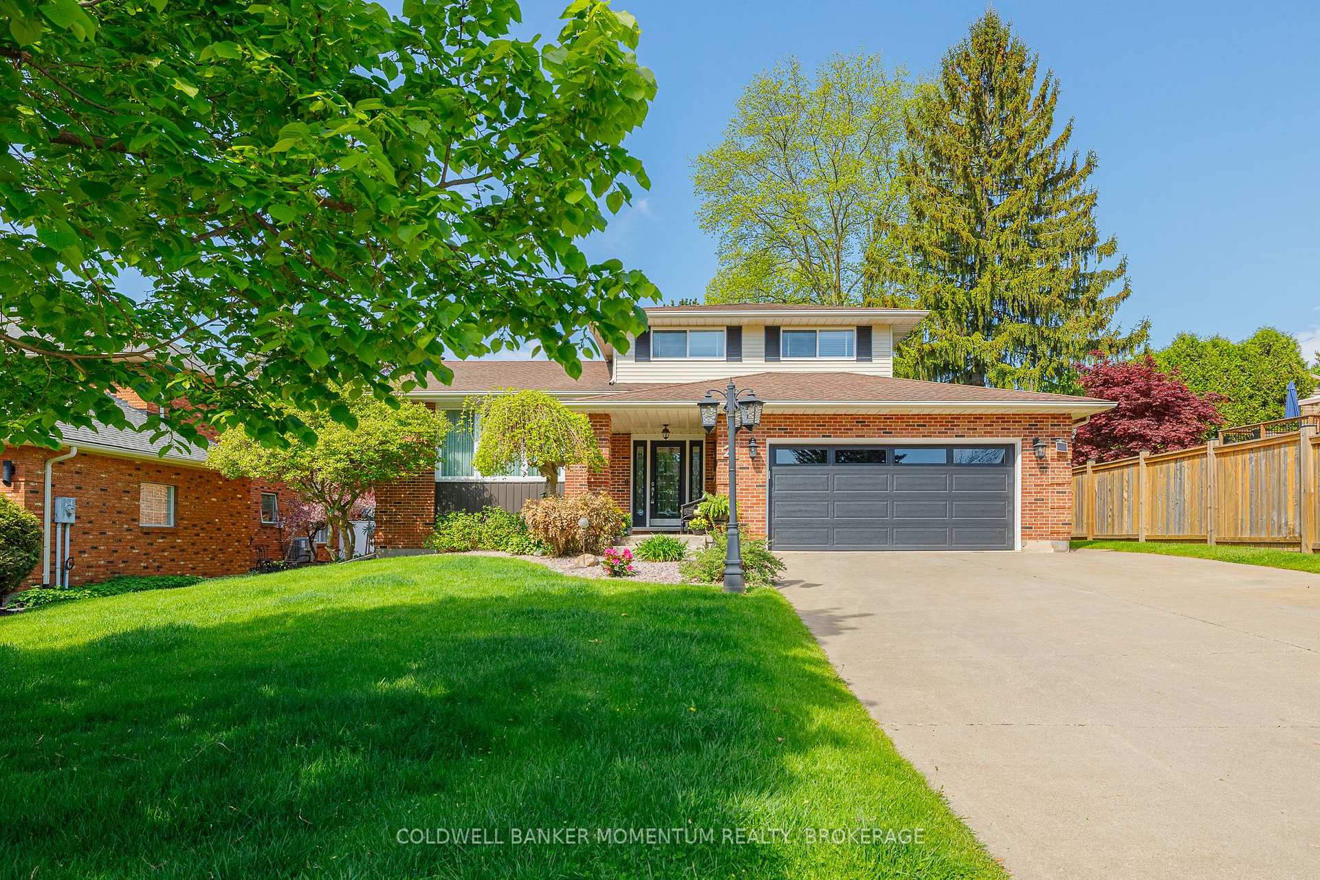 Photo 3 of 2 Greenvale Court, Pelham, Fonthill — HOMEH