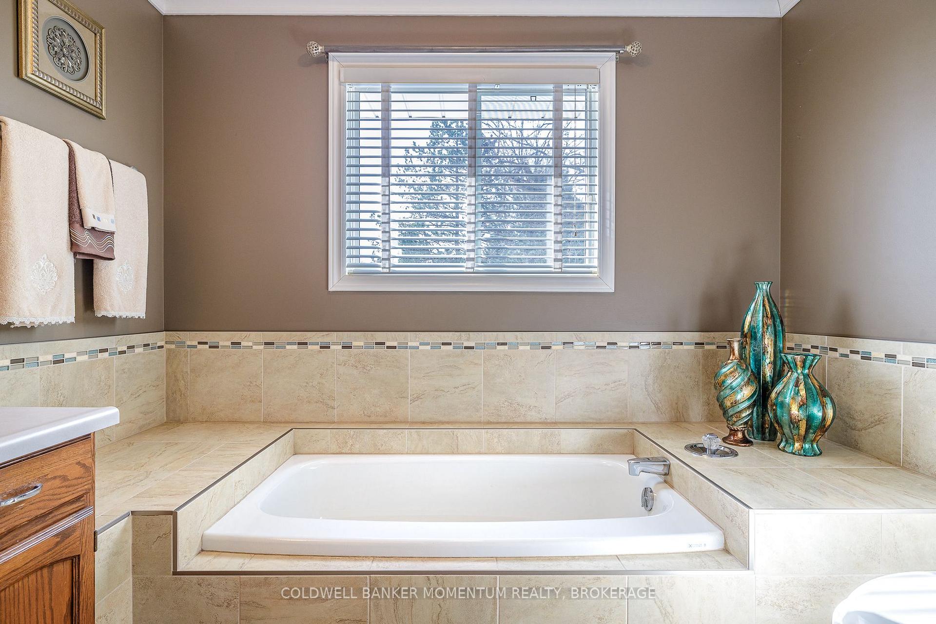 Photo 26 of 2 Greenvale Court, Pelham, Fonthill — HOMEH