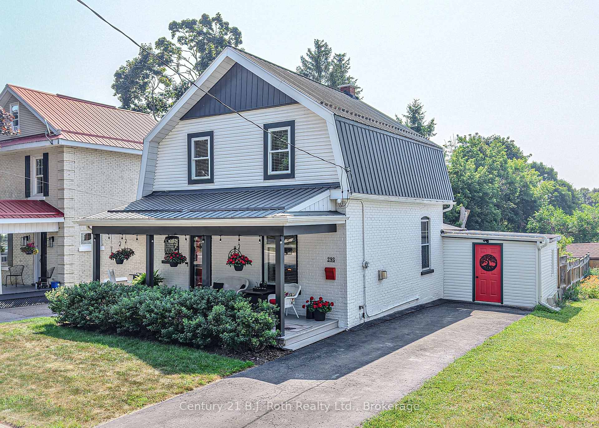 Front of 293 Nottawasaga Street