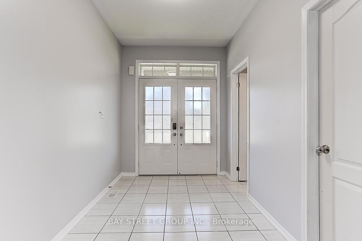 Photo 3 of 2433 Equestrian Crescent, Oshawa, Windfields — HOMEH