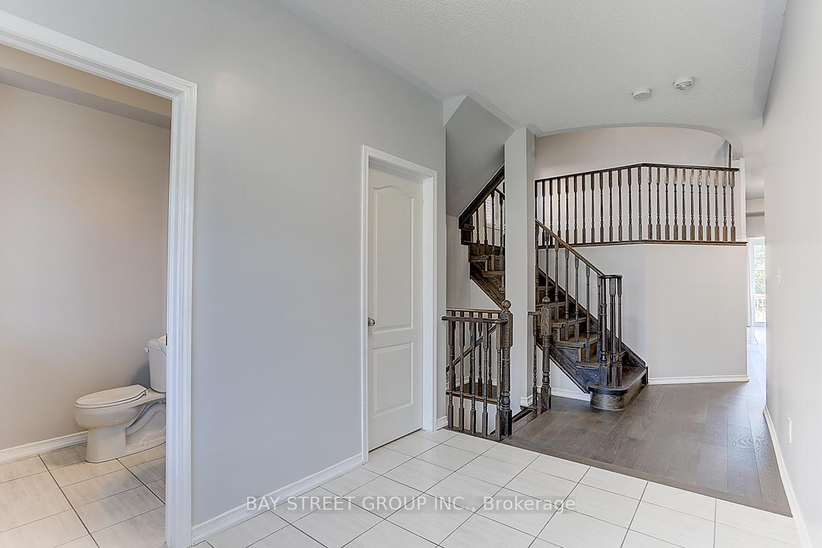 Photo 4 of 2433 Equestrian Crescent, Oshawa, Windfields — HOMEH