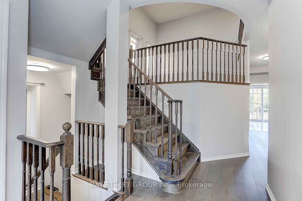 Photo 5 of 2433 Equestrian Crescent, Oshawa, Windfields — HOMEH