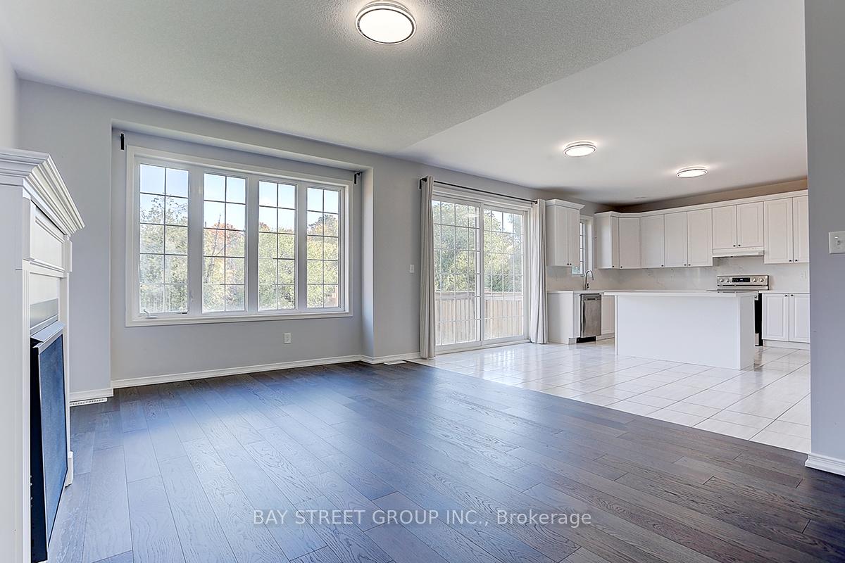 Photo 8 of 2433 Equestrian Crescent, Oshawa, Windfields — HOMEH