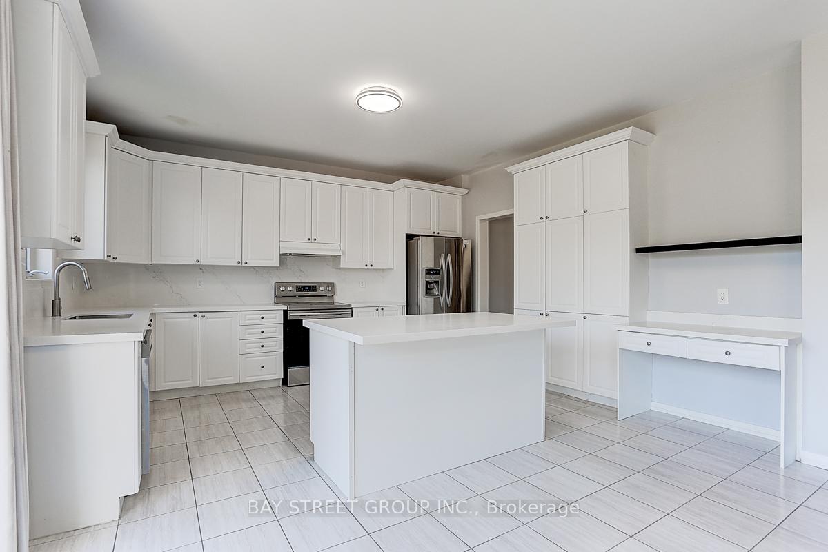 Photo 12 of 2433 Equestrian Crescent, Oshawa, Windfields — HOMEH