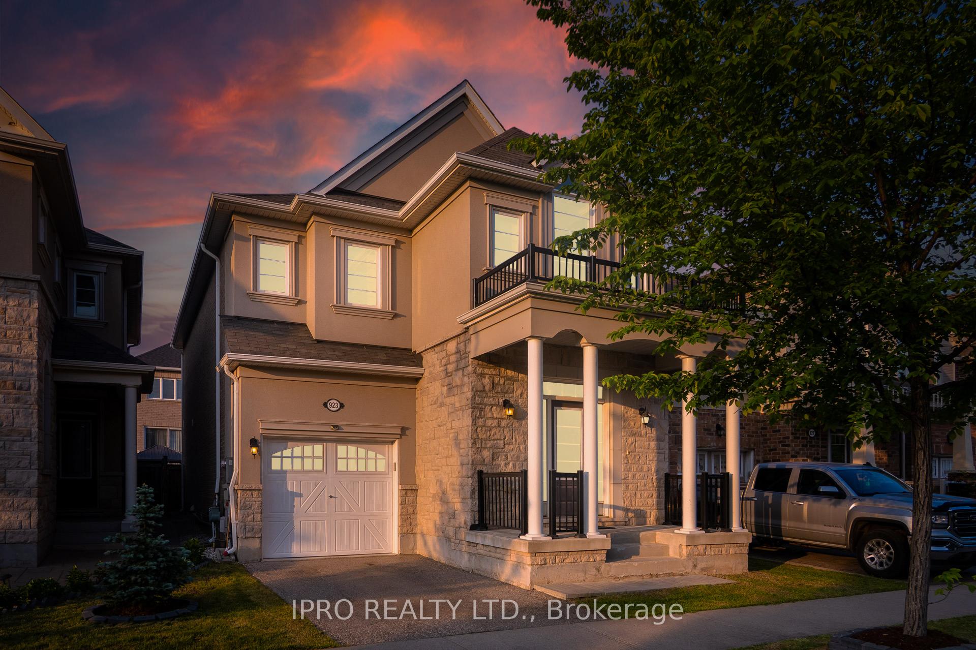 Front of 923 Penson Crescent