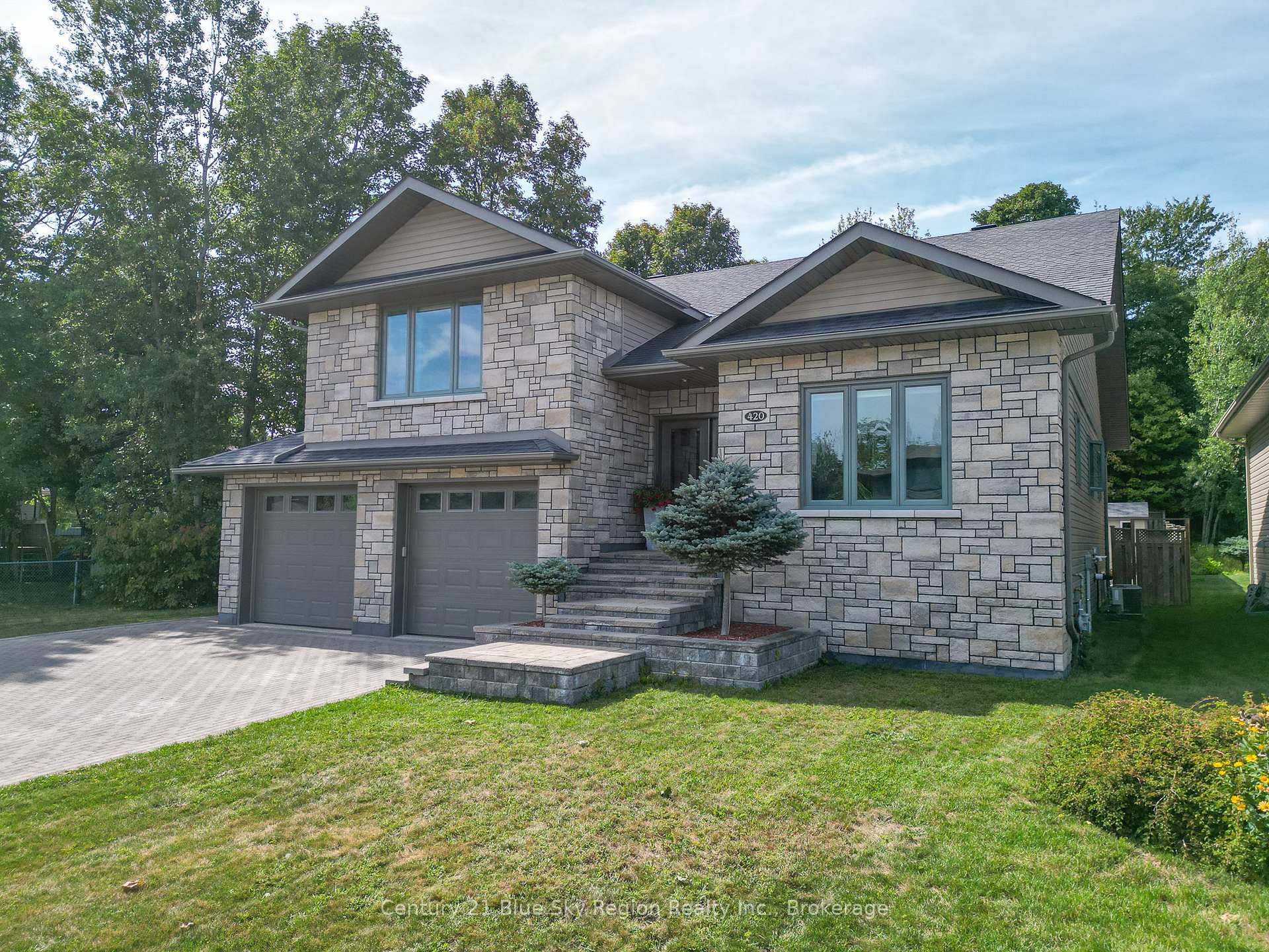 Photo 3 of 420 Pearce Street, North Bay, Airport — HOMEH