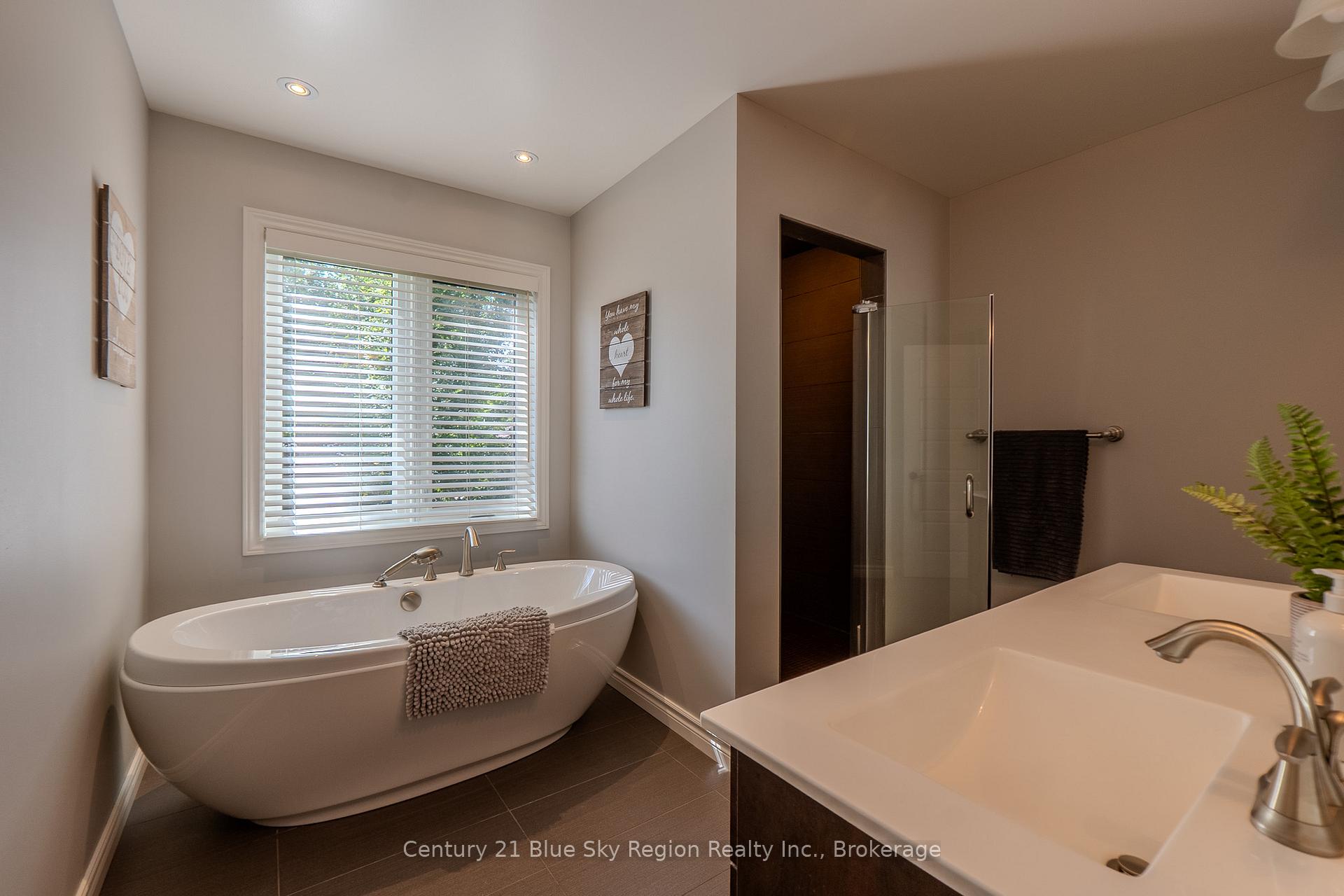 Photo 21 of 420 Pearce Street, North Bay, Airport — HOMEH