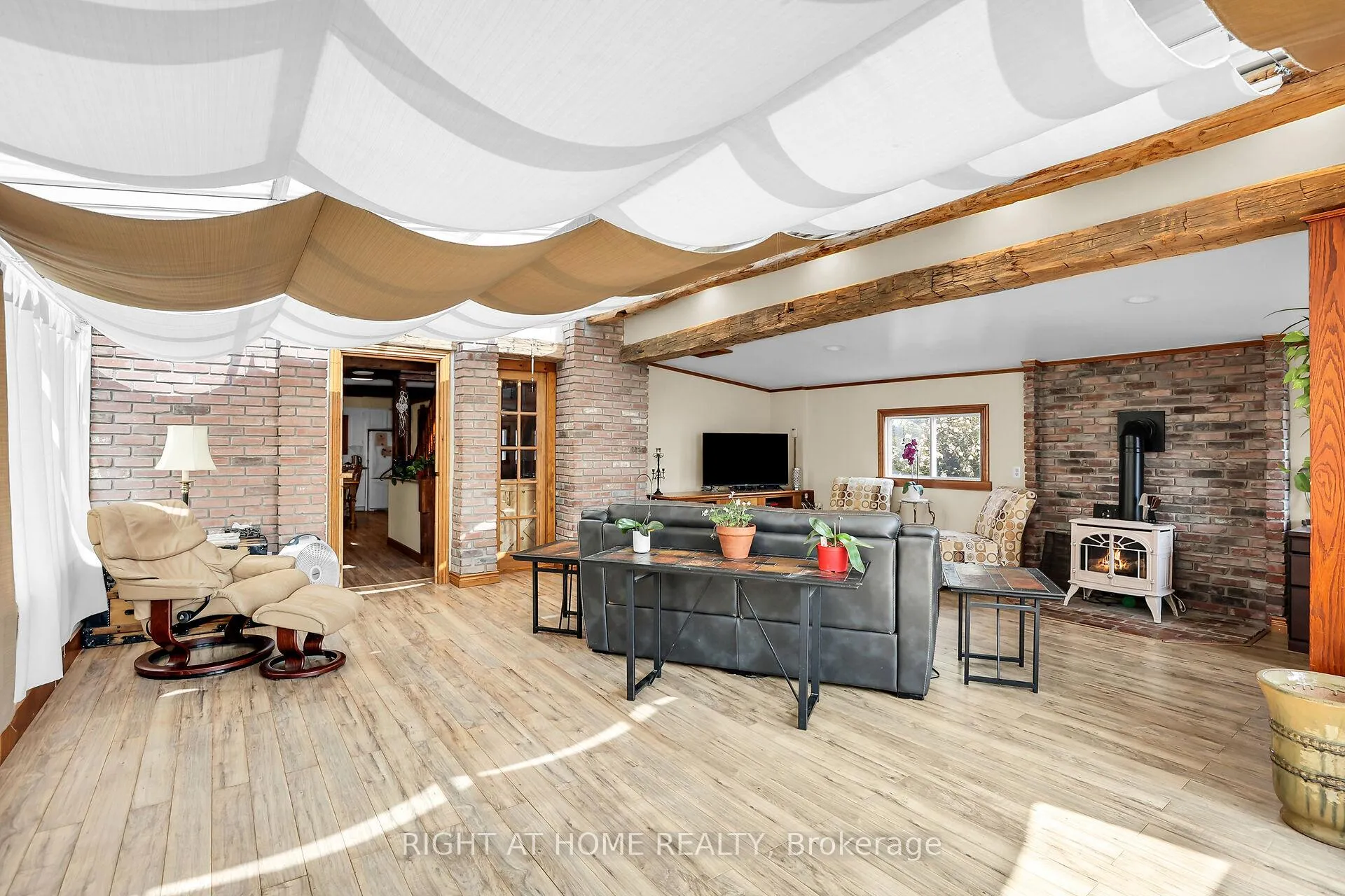 Photo of 1027 Niagara Stone Road