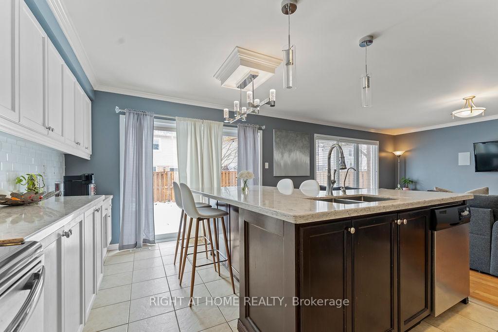 Photo 11 of 58 Dunning Drive, New Tecumseth, Alliston — HOMEH
