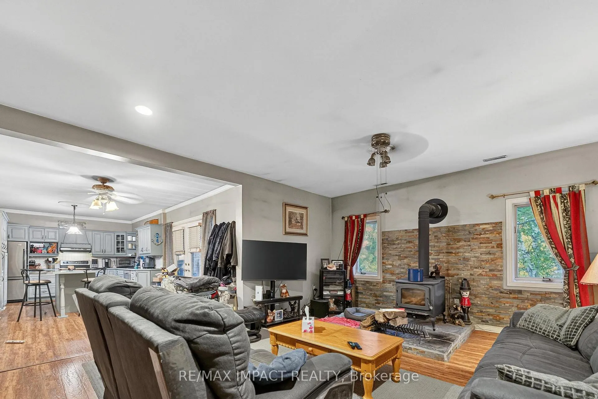 Photo 21 of 272 Raglan Road W, Oshawa, Rural Oshawa — HOMEH