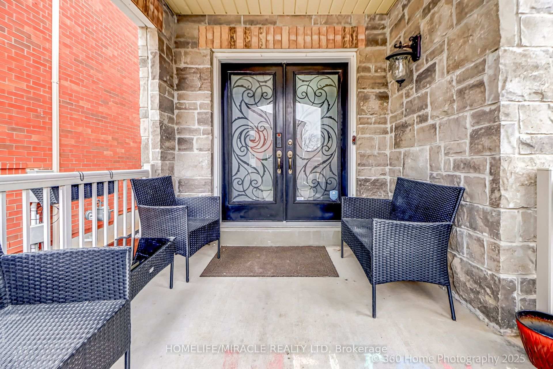 Photo 2 of 652 Lott Crescent, Milton, Coates — HOMEH
