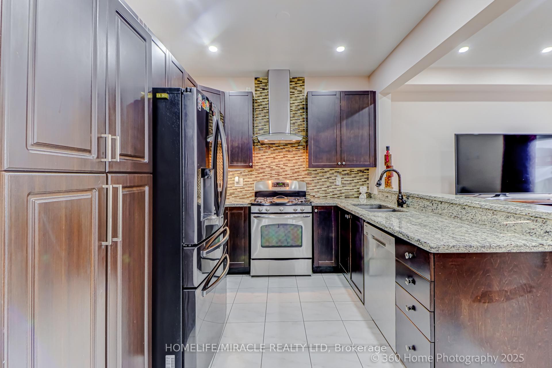 Photo 9 of 652 Lott Crescent, Milton, Coates — HOMEH