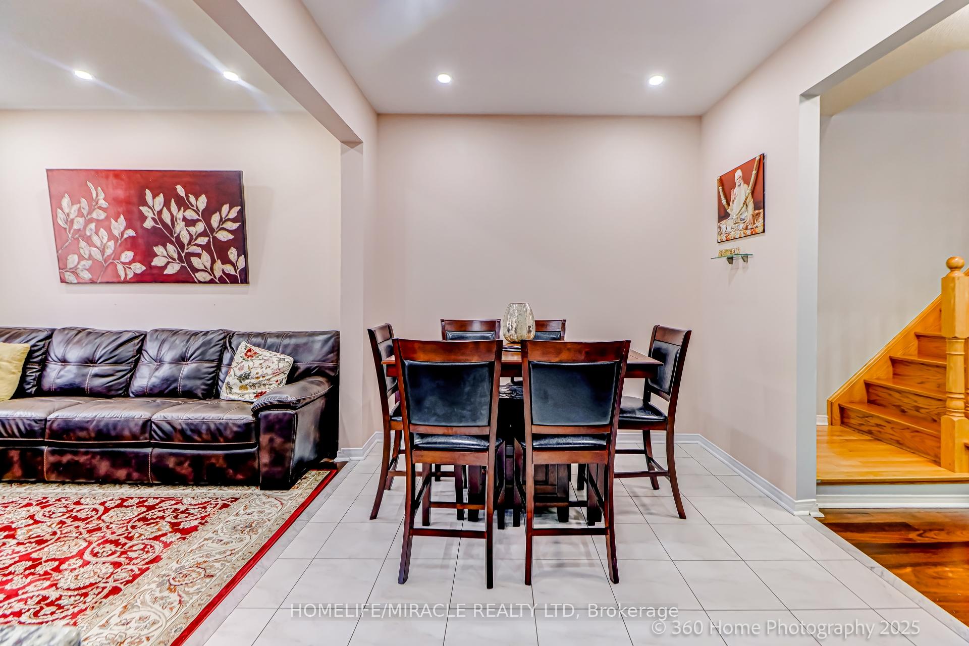 Photo 10 of 652 Lott Crescent, Milton, Coates — HOMEH