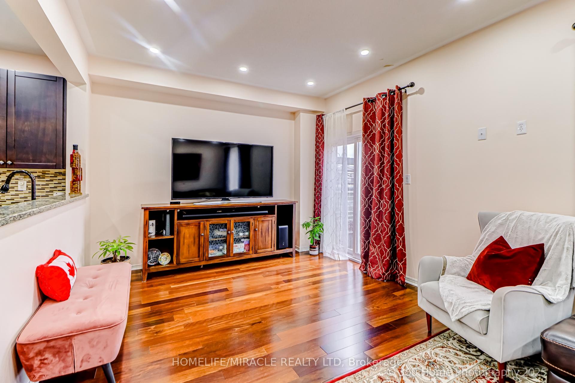 Photo 11 of 652 Lott Crescent, Milton, Coates — HOMEH