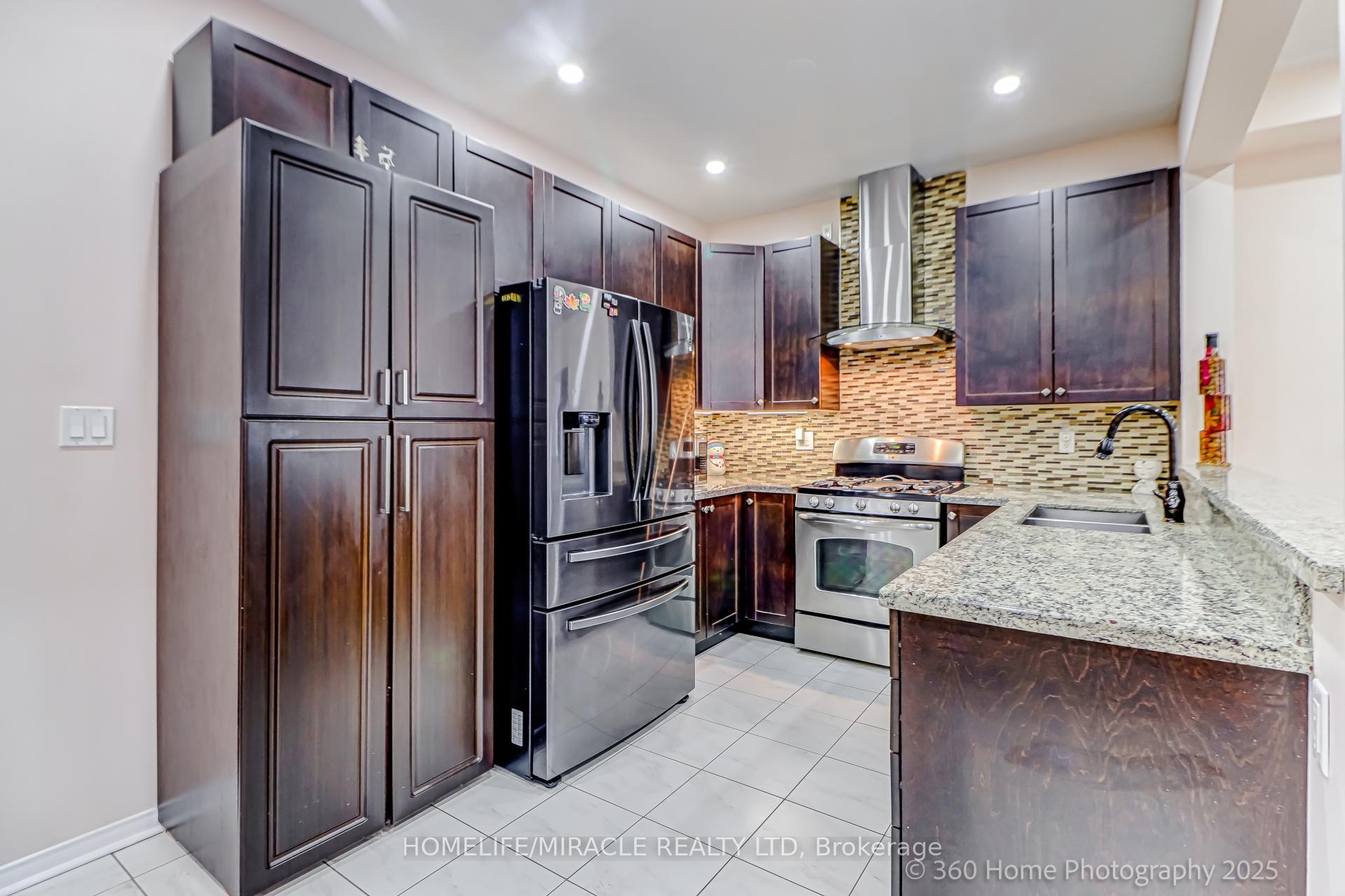 Photo 12 of 652 Lott Crescent, Milton, Coates — HOMEH