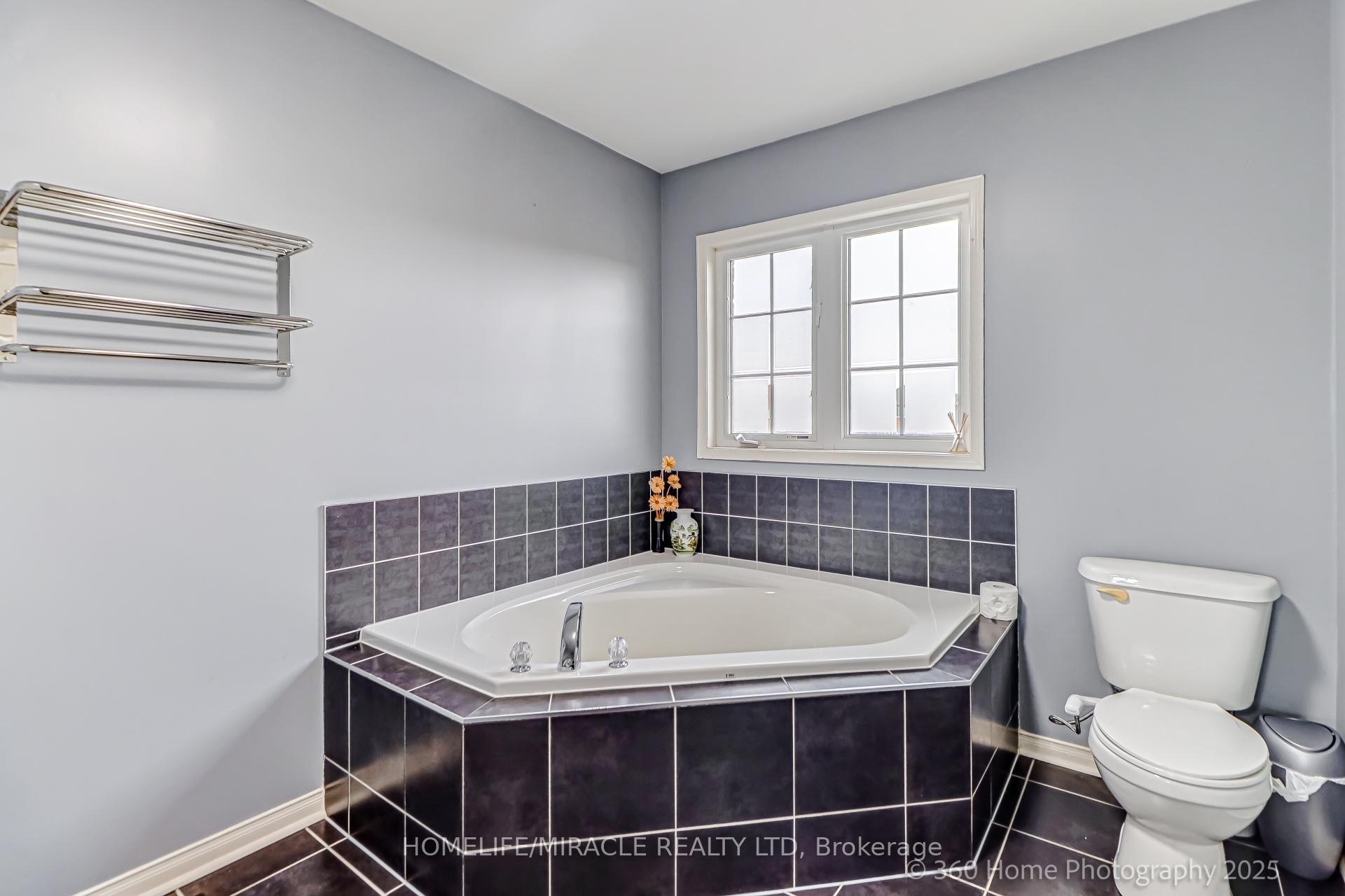 Photo 18 of 652 Lott Crescent, Milton, Coates — HOMEH