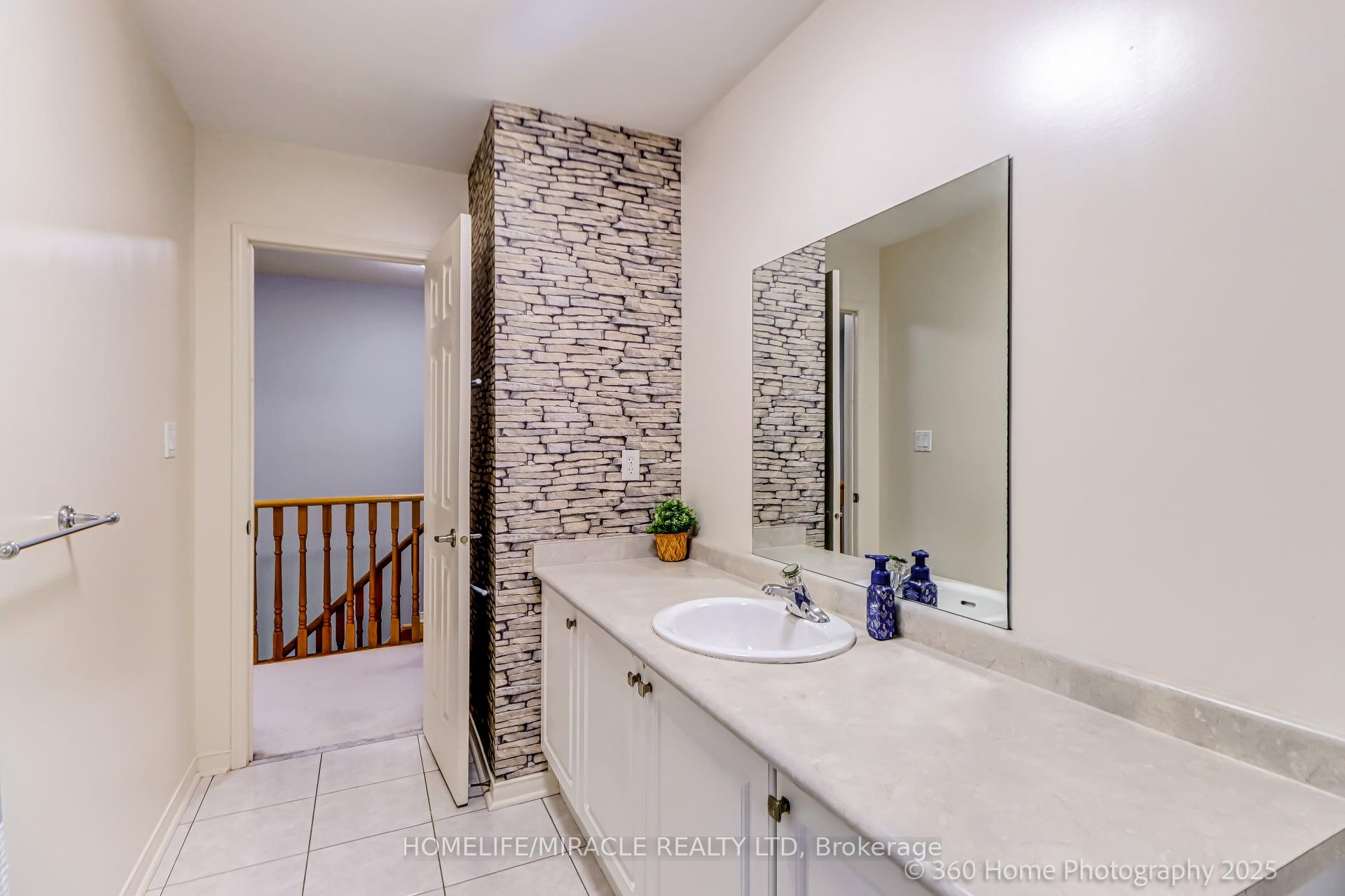 Photo 22 of 652 Lott Crescent, Milton, Coates — HOMEH