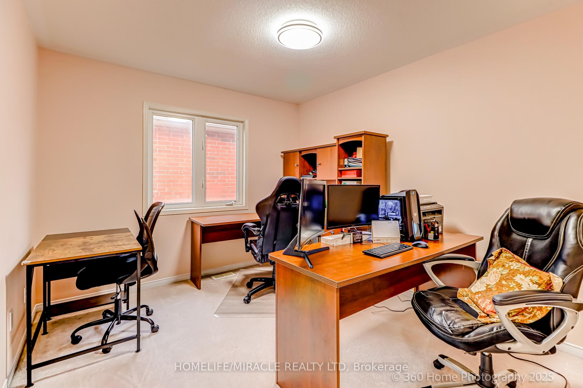 Photo 23 of 652 Lott Crescent, Milton, Coates — HOMEH