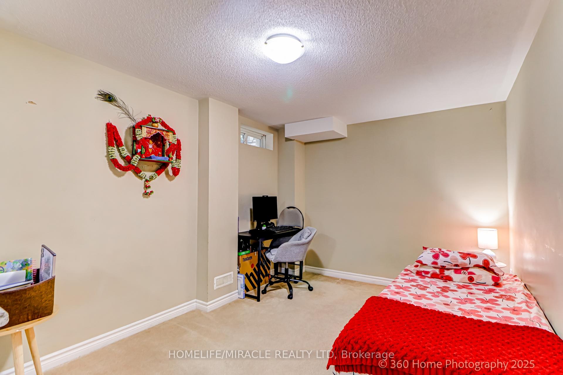 Photo 24 of 652 Lott Crescent, Milton, Coates — HOMEH
