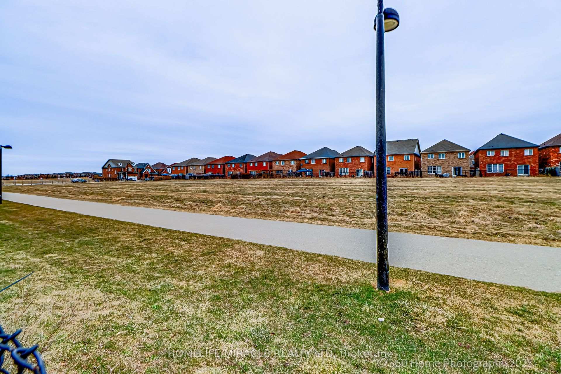 Photo 31 of 652 Lott Crescent, Milton, Coates — HOMEH