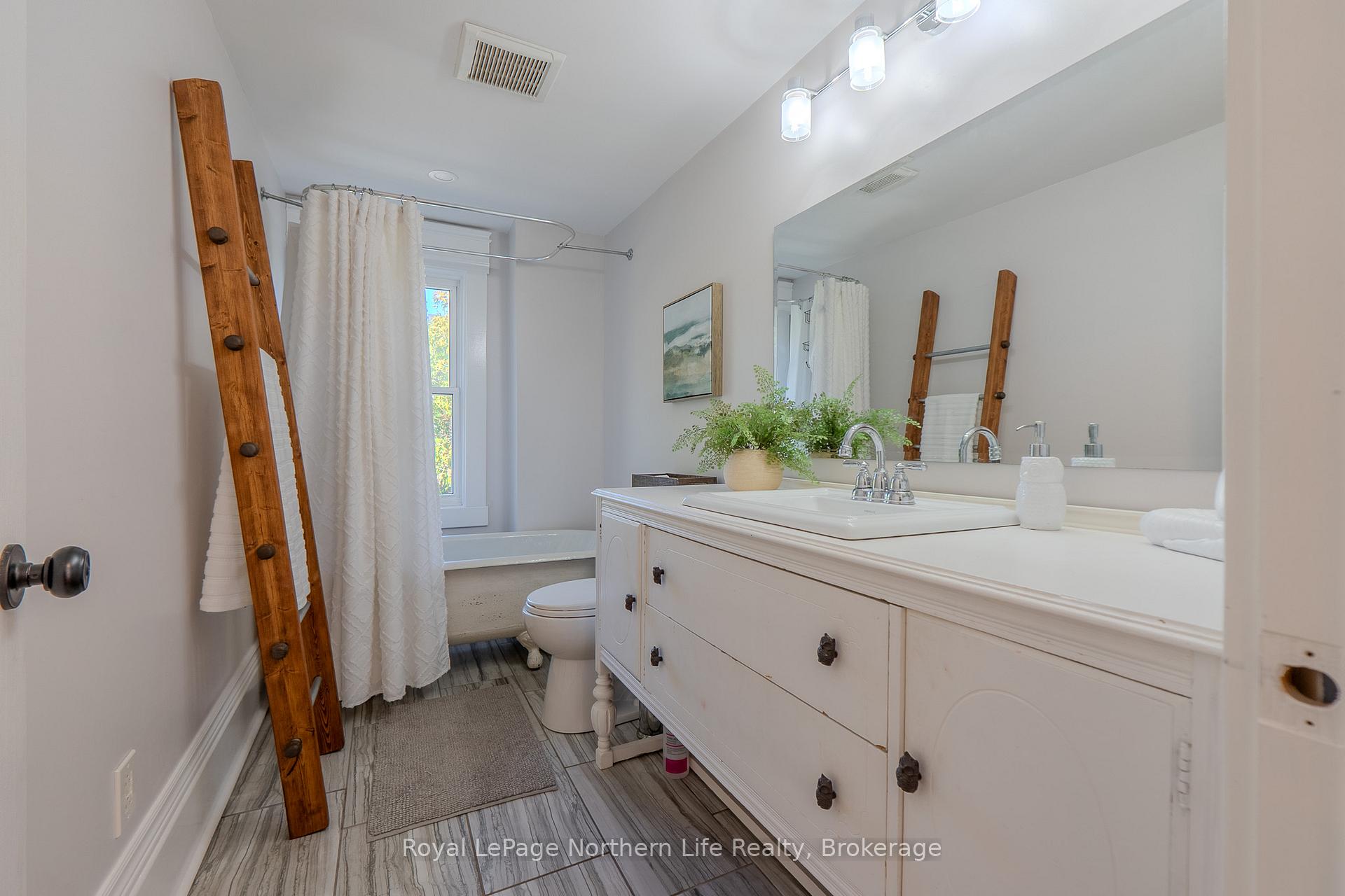 Photo 23 of 712 Jane Street, North Bay, West End — HOMEH