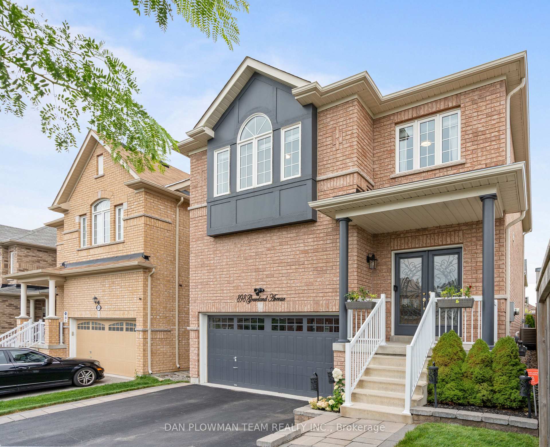 Front of 898 Groveland Avenue