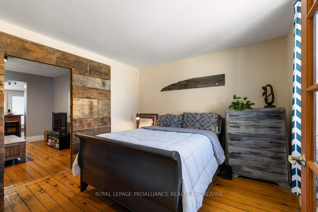 Photo 5 of 318 Queen Street, Kingston, East of Sir John A. Blvd — HOMEH
