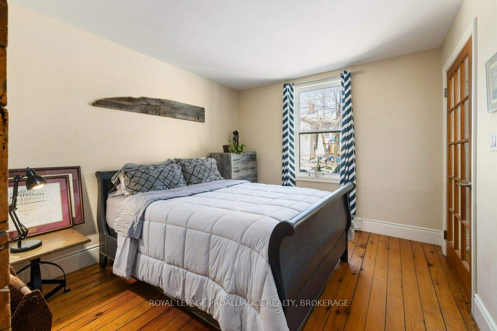 Photo 6 of 318 Queen Street, Kingston, East of Sir John A. Blvd — HOMEH