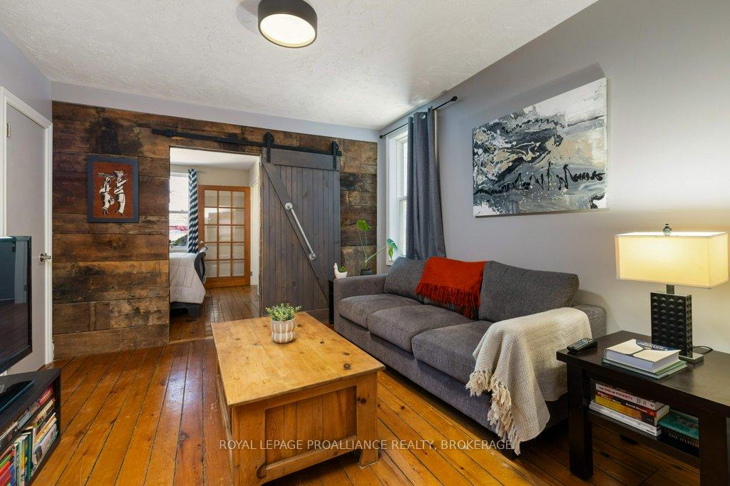 Photo 11 of 318 Queen Street, Kingston, East of Sir John A. Blvd — HOMEH