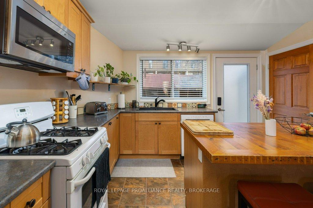 Photo 16 of 318 Queen Street, Kingston, East of Sir John A. Blvd — HOMEH