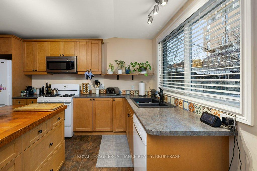 Photo 18 of 318 Queen Street, Kingston, East of Sir John A. Blvd — HOMEH