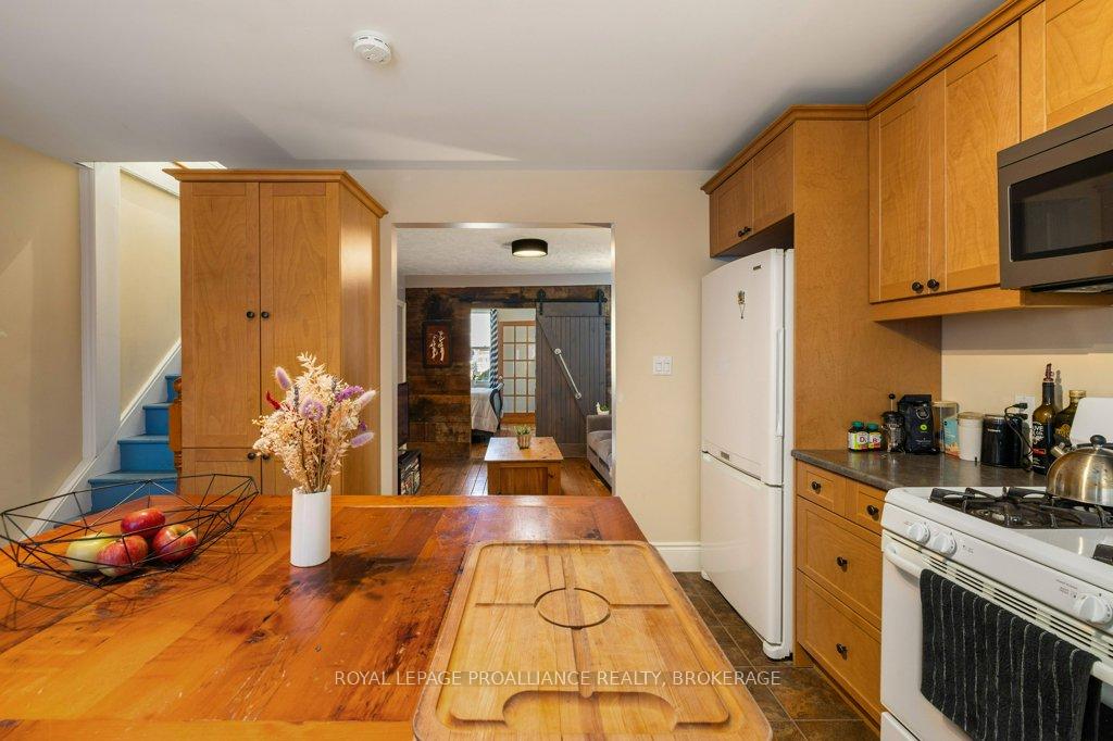 Photo 21 of 318 Queen Street, Kingston, East of Sir John A. Blvd — HOMEH