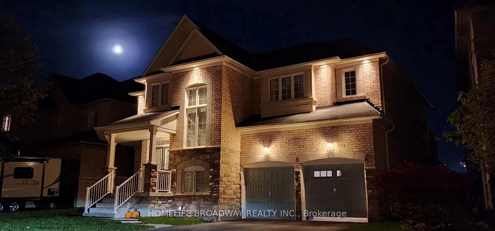 Front of 958 Goring Circle NW